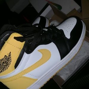 Yellow ochre Jordan 1